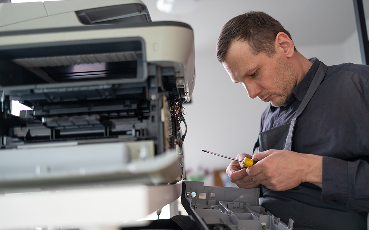 Jasa servis printer di Karawang oleh Tritek Ink dengan teknisi berpengalaman